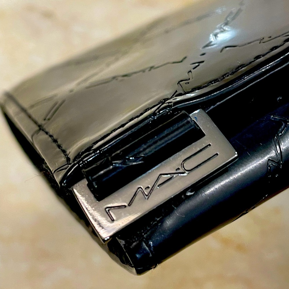 Wallet size Mac Make up and brush holder